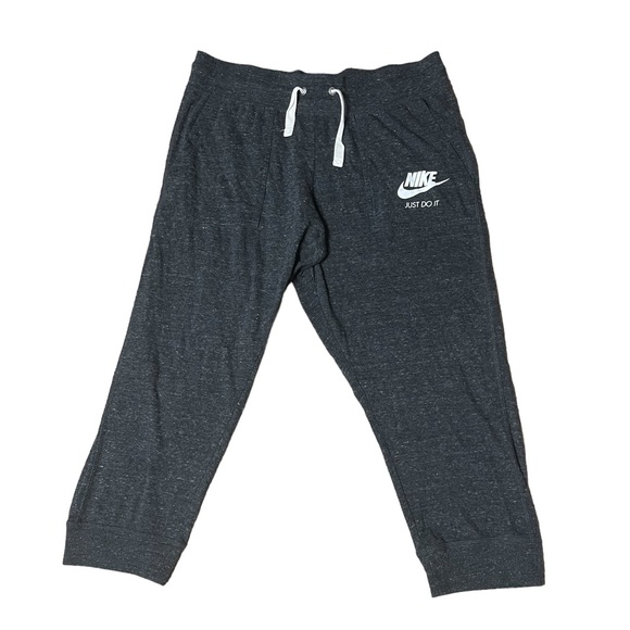 Nike Pants - Womens Nike Capri Sweatpants Size Medium Gray Cropped Joggers Pockets